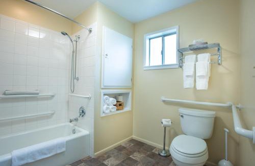 Ferndale Hotel | Redwood Suites
