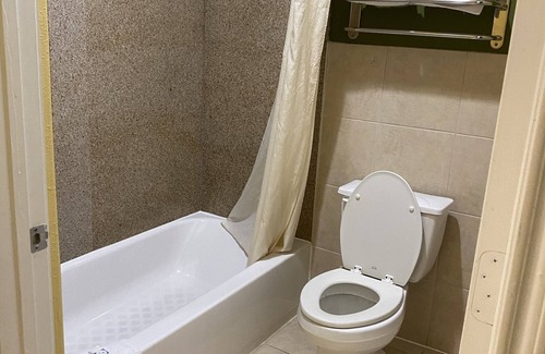 Greater Fondren Southwest Hotel | Redwood Suites
