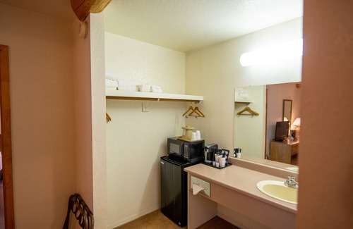 Springerville Hotel | Reed's Lodge