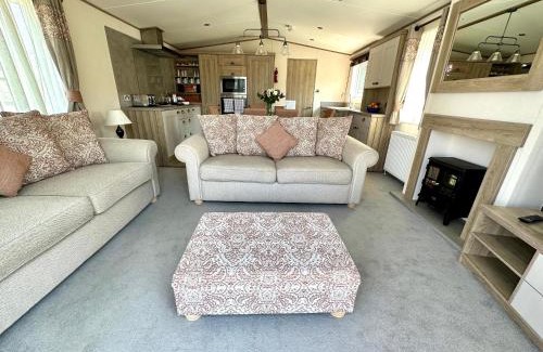 Ampney Crucis House | Reeds View Holiday Lodge