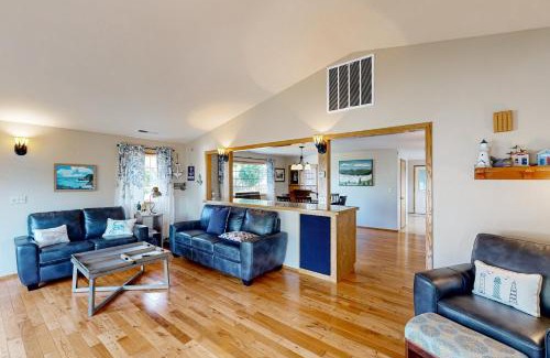 Reedsport House | Reedsport Hideaway
