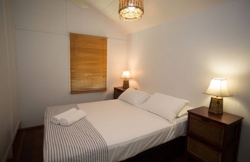 Mission Beach House | Reef Coast Cottage - Formerly 'Bev's on the Beach'