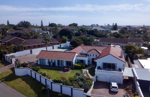 Beacon Bay Bed & Breakfast | Reef View BnB