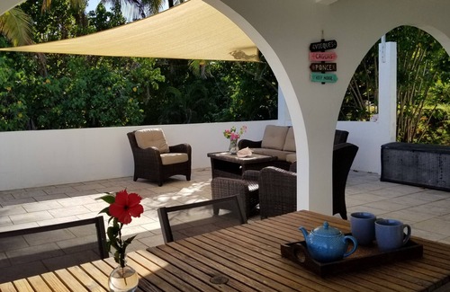 Bravos de Boston House | Reefhouse: 3BR Oceanfront home, gorgeous deck, tranquility, 3 min walk to beach