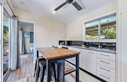 Hideaway Bay House | Reefside Retreat - Absolute Beachfront - Tiny Home