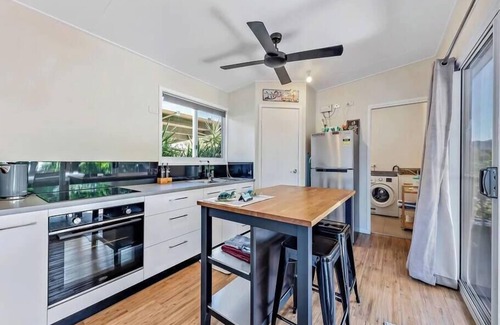 Hideaway Bay House | Reefside Retreat - Absolute Beachfront - Tiny Home