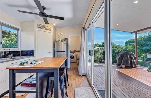 Hideaway Bay House | Reefside Retreat - Absolute Beachfront - Tiny Home