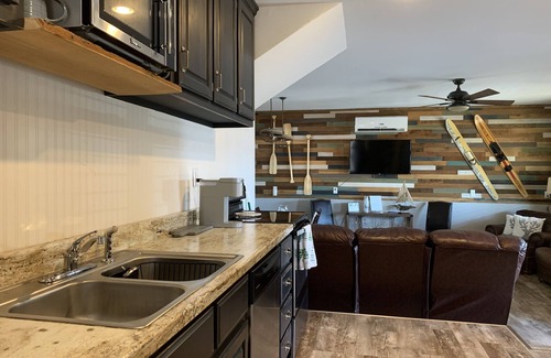 Groveoak Cabin | Reel ‘em Inn - Guntersville Lake Waterfront Retreat for the Family and Fisherman