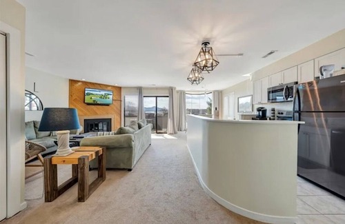 Smith Mountain Lake Condo | Reel Good Times - SML Lake