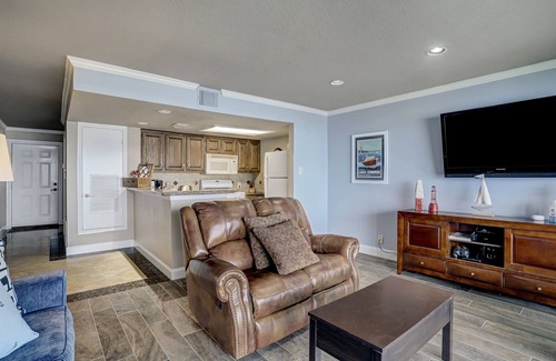 Seven Coves Condo | Reel in Romance ~ Lake Conroe ~ Fish off your balcony.