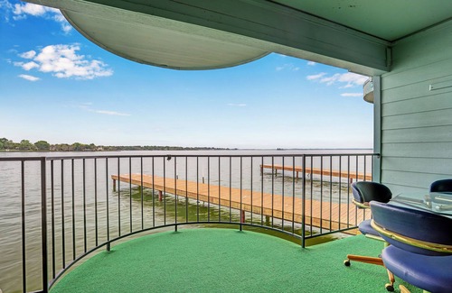 Seven Coves Condo | Reel in Romance ~ Lake Conroe ~ Fish off your balcony.