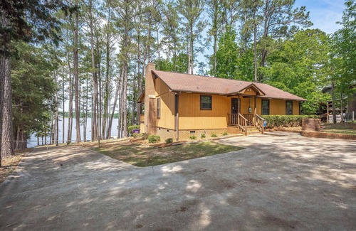 Leesville House | Reel Relaxing Summary