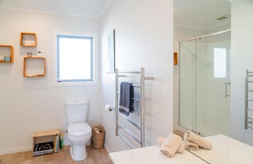 Waihi Beach House | Reel retreat - sunny with views!