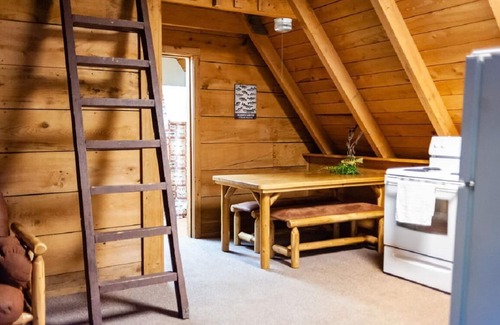 Keslers Cross Lanes Ski Chalet | Reel Simple - Pet Friendly with Hot Tub