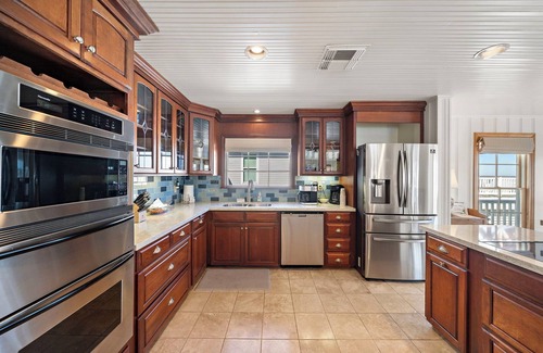Isla Del Sol House | Reelview | Canal Front Retreat