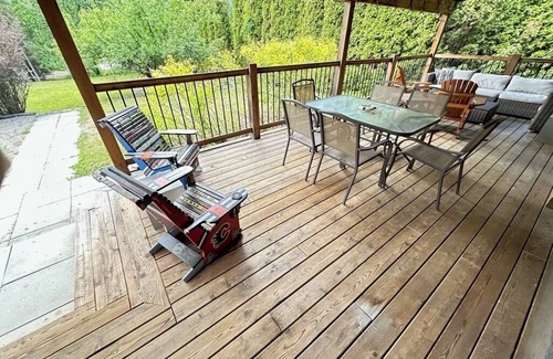 Swansea Point Cabin | Reenie’s Rustic Retreat - Walking distance to beach, Pet friendly!