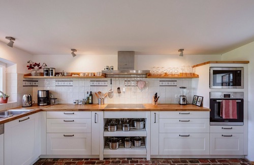 Uelvesbull House | Reetdachhaus Huus Uelvesbüll - Holiday apartment west