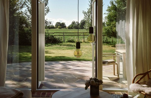 Uelvesbull House | Reetdachhaus Huus Uelvesbüll - Holiday apartment west