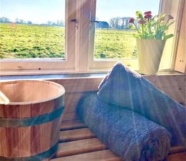 Augustenkoog House | Reetdachhaus, Sauna, E-Bikes, 6 Personen