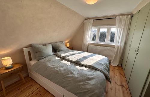 Kronsnest House | Reetdachkate am Deich