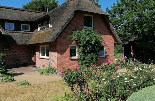 Luetjensee House | Reetgedecktes Ferienhaus am Strandweg