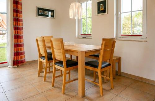 Hohenkirchen House | Reethaus Schwan Mit Großem Grundstück