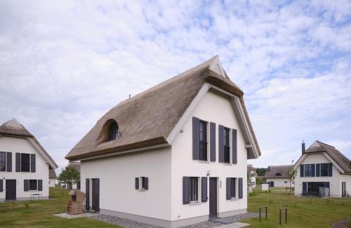 Dranske Villa | Reetland am Meer - Luxus Reetdachvilla mit 3 Schlafzimmern, Sauna und Kamin G05