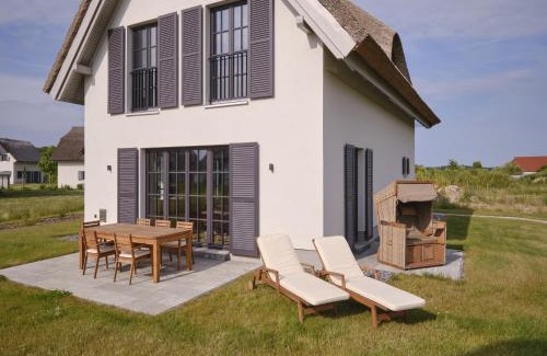 Dranske Villa | Reetland am Meer - Luxus Reetdachvilla mit 3 Schlafzimmern, Sauna und Kamin G05