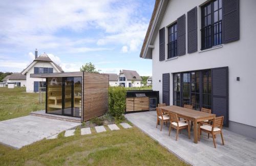 Dranske Villa | Reetland am Meer - LuxusPlus Reetdachvilla mit 4 Schlafzimmern, Außensauna, Loungebereich und Kamin G07