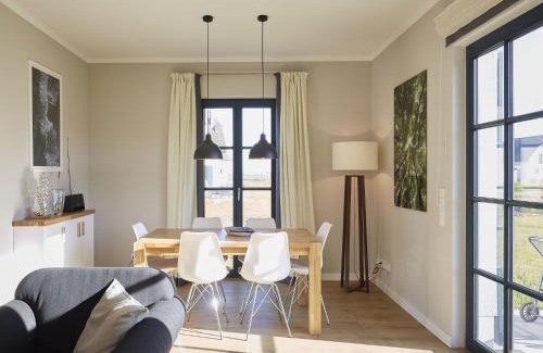 Dranske House | Reetland am Meer - Premium Reetdachvilla mit 3 Schlafzimmern, Sauna und Kamin F07