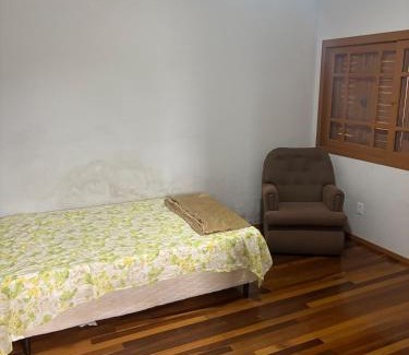 Balneario Arroio do Silva House | Refúgio familiar bem Perto da praia e do centro com Pátio grande e churrasqueira