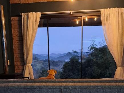 Linha Nova House | Refúgio na Serra com Pôr do Sol