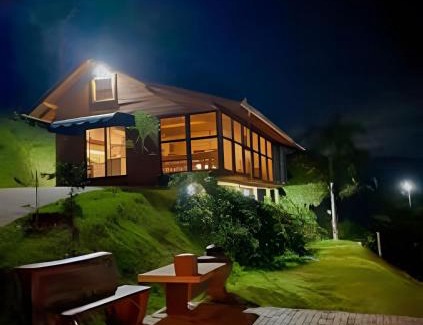 Itaipava Ski Chalet | Refúgio Rural | Chalé de Luxo | Jacuzzi e Lareira