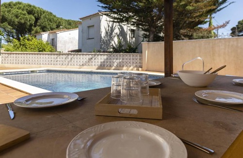 L'Escala House | Ref. GINESTA: huge house with private pool and AC.