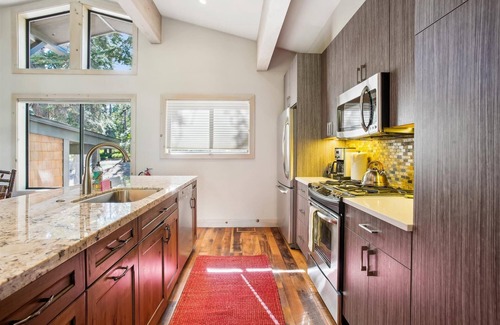 Tahoe City Condo | Refinded Stay Rocky Ridge #95
