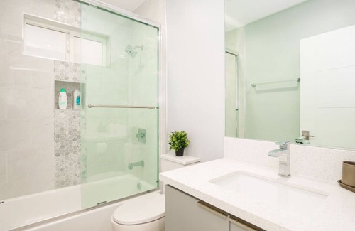 Florence-Graham House | ✸~Refined 4BR Home near LAX and DTLA~✸