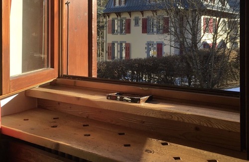 Chamonix City Centre Apartment | Refined apartment Chamonix center, large balcony Mont Blanc view, garden, quiet area