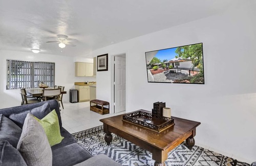 Victoria Park Apartment | Refined Escape - Quaint Victoria Park Apartment