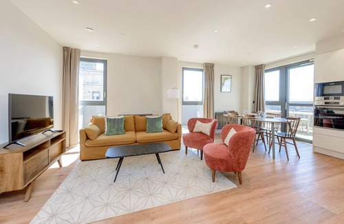 Tottenham Hale Apartment | Refined London Haven