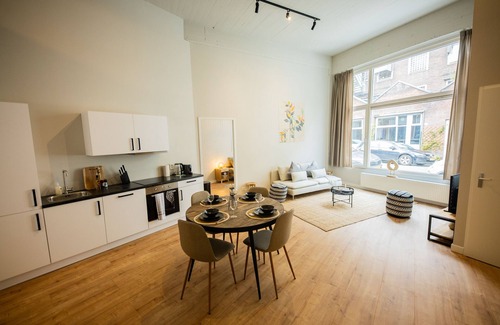Stadsdriehoek Apartment | Refined Retreat 2BDR Apartment BSH27