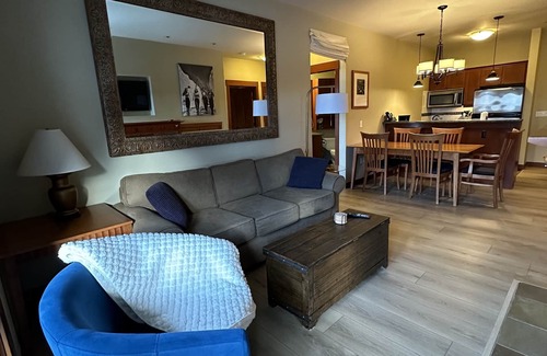 Olympic Valley Condo | Refinished Palisades Condo! Stunning Views, Walk to lifts & ski school