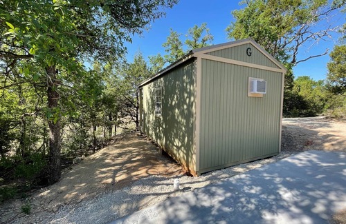 Jacksboro House | Reflection Cabin overlooking Lake Godstone