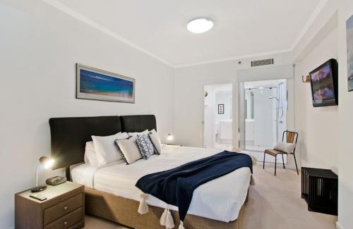 Coolangatta Apartment | reflections 202