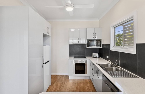 South Murwillumbah House | Reflections on the Tweed - Waterfront Pet Friendly Home with Boat Pontoon! Min. 3N - Linen Provided