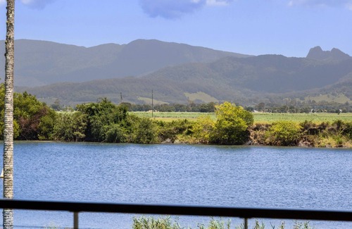 South Murwillumbah House | Reflections on the Tweed - Waterfront Pet Friendly Home with Boat Pontoon! Min. 3N - Linen Provided