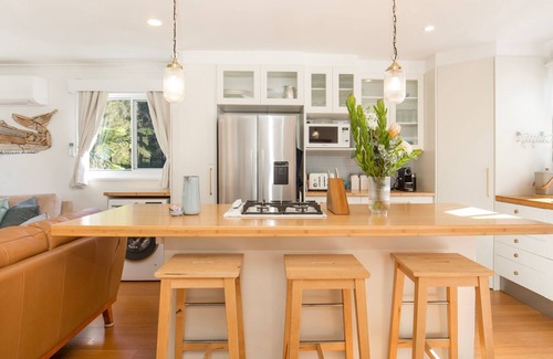 Basin View House | Reflections - Pet Friendly Waterfront