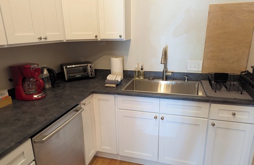Downtown Apartment | REFRESH: 3BR Apt | New Kitchen! | Downtown