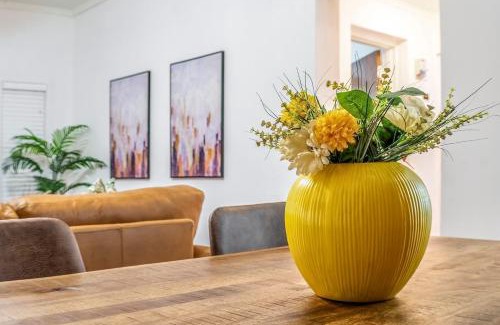 Secunda Apartment | Refresh at Wolseley