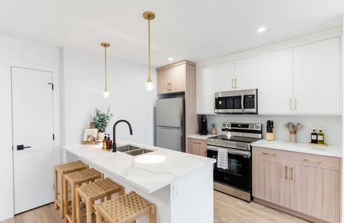 Winnipeg Apartment | *Refresh | Central & Trendy | 5 min to downtown*