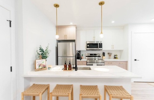 Winnipeg Apartment | *Refresh | Central & Trendy | 5 min to downtown*
